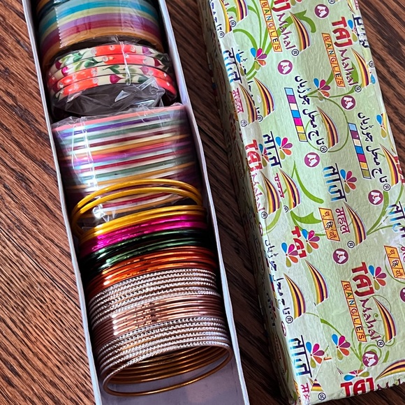 Bangels aluminum/plastic assorted colors Indian Pakistani accessories - Picture 3 of 4